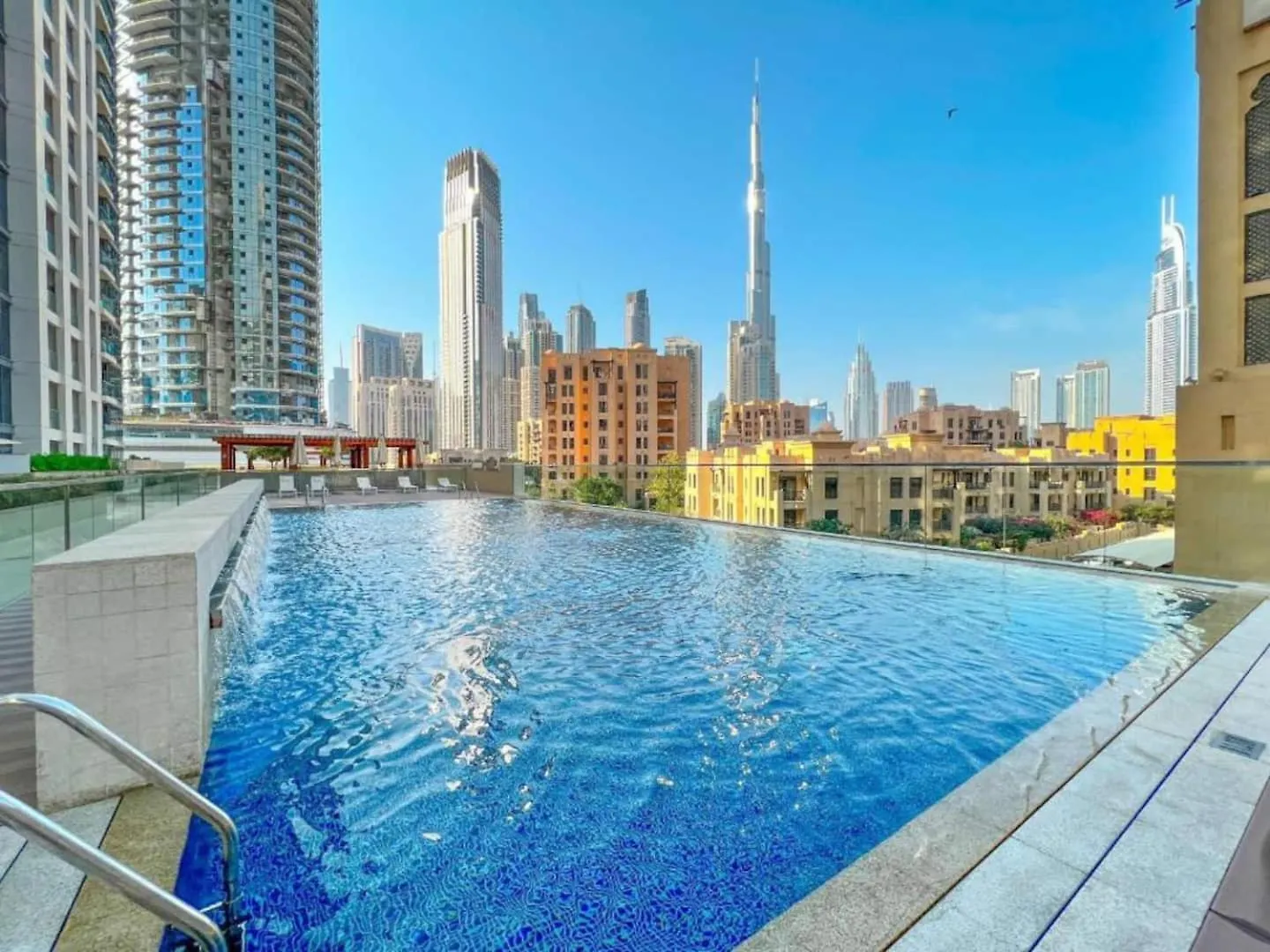 Lavish Saafe House With Full Burj Khalifa View From All Rooms - Amazing Balcony Setup - Infinity Pool - Near Dubai Mall Downtown Apartmán
